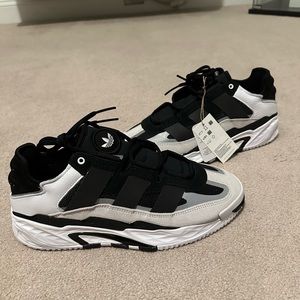 NWT Mens Adidas Niteball Black White Size 10 Sneakers